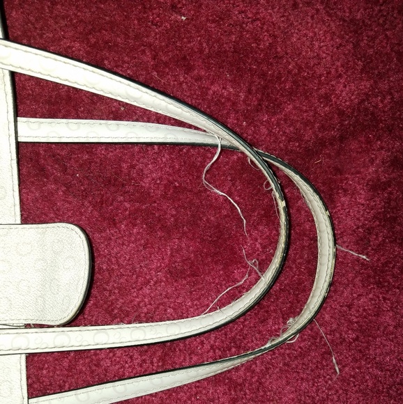 Guess Purse - Picture 4 of 4